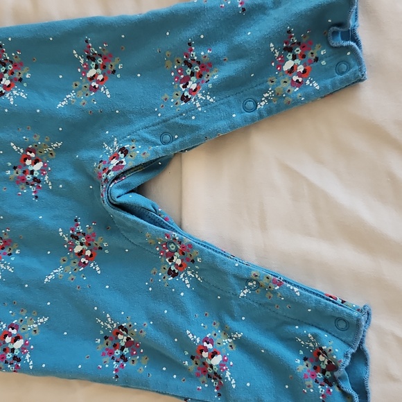 TEA Collection Blue Baby Onesie Cotton Floral Pajamas Size 3-6 Months - Picture 4 of 5
